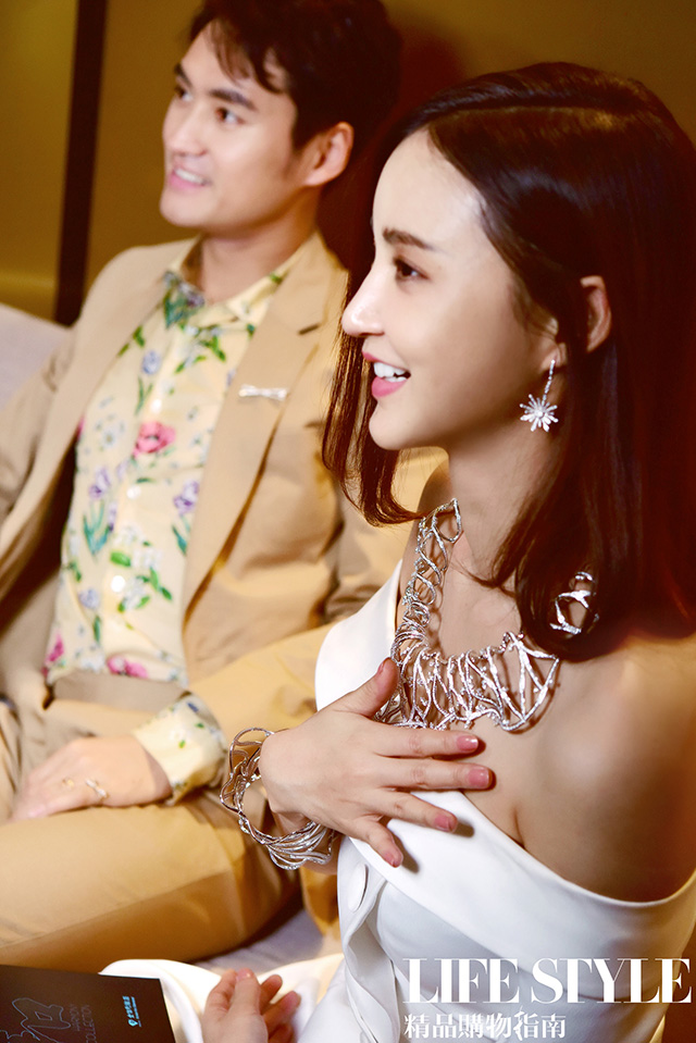 張歆藝袁弘夫婦亮相金伯利鉆石展廳 張歆藝袁弘夫婦亮相金伯利鉆石展廳